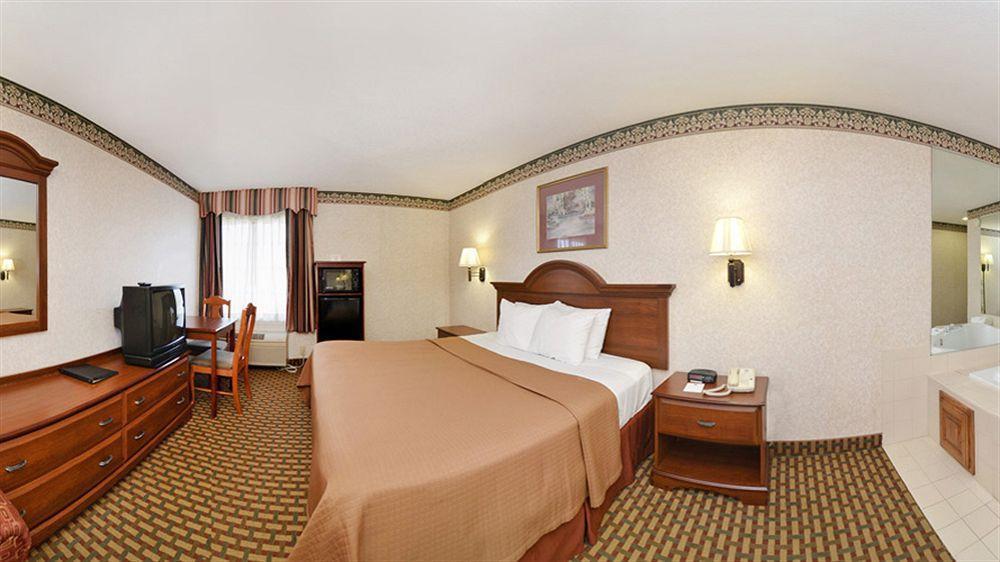 Best Western Bradbury Inn & Suites Пери Екстериор снимка