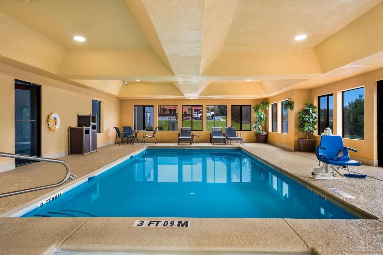 Best Western Bradbury Inn & Suites Пери Екстериор снимка