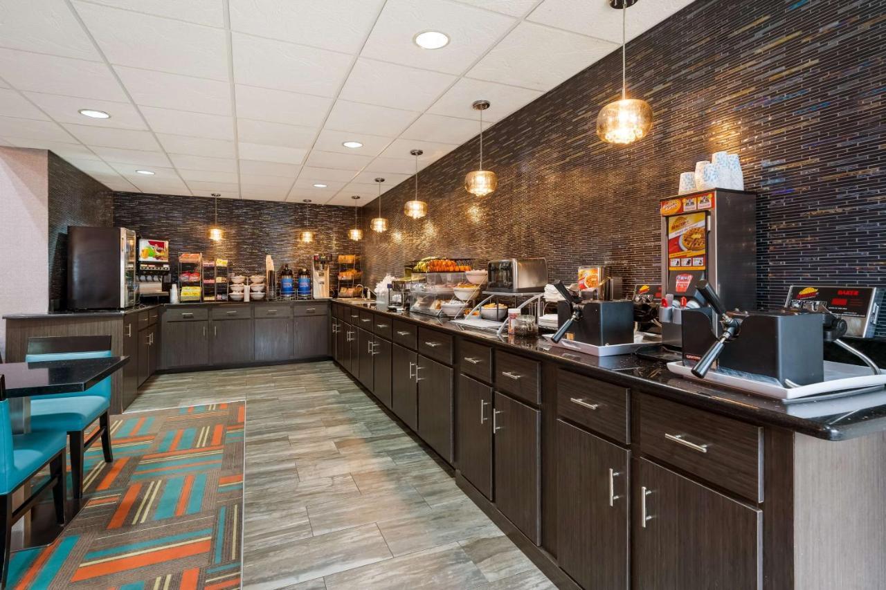 Best Western Bradbury Inn & Suites Пери Екстериор снимка