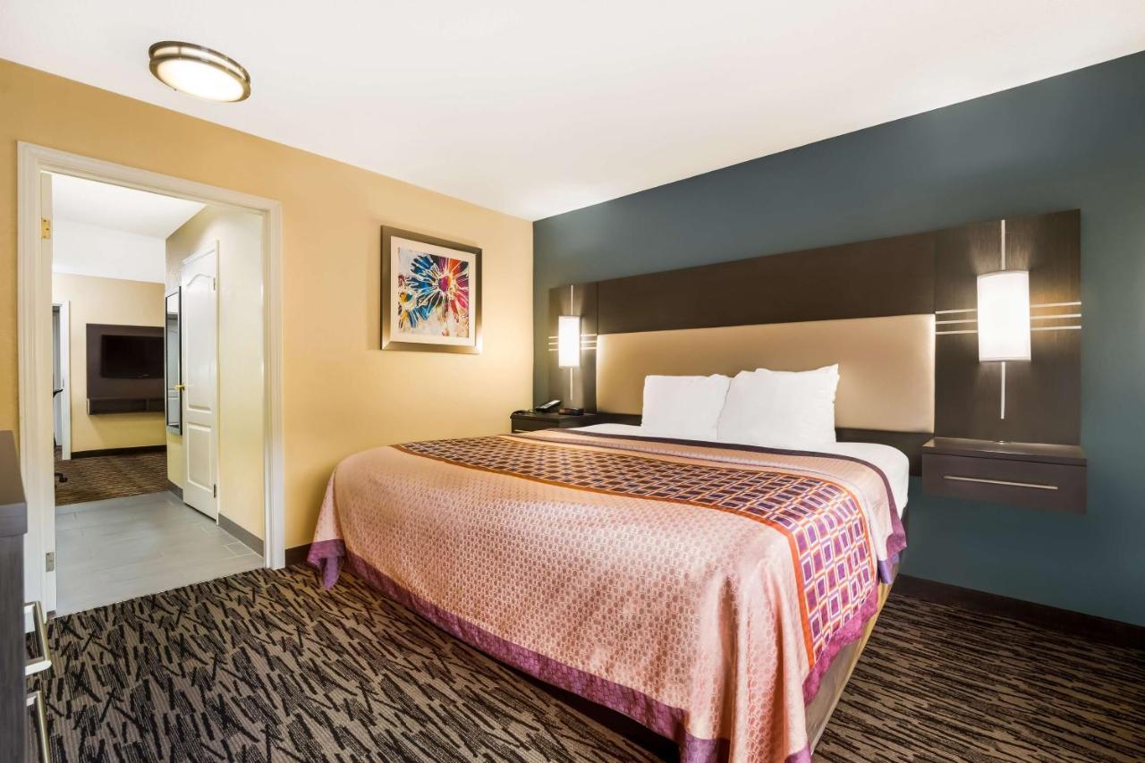 Best Western Bradbury Inn & Suites Пери Екстериор снимка
