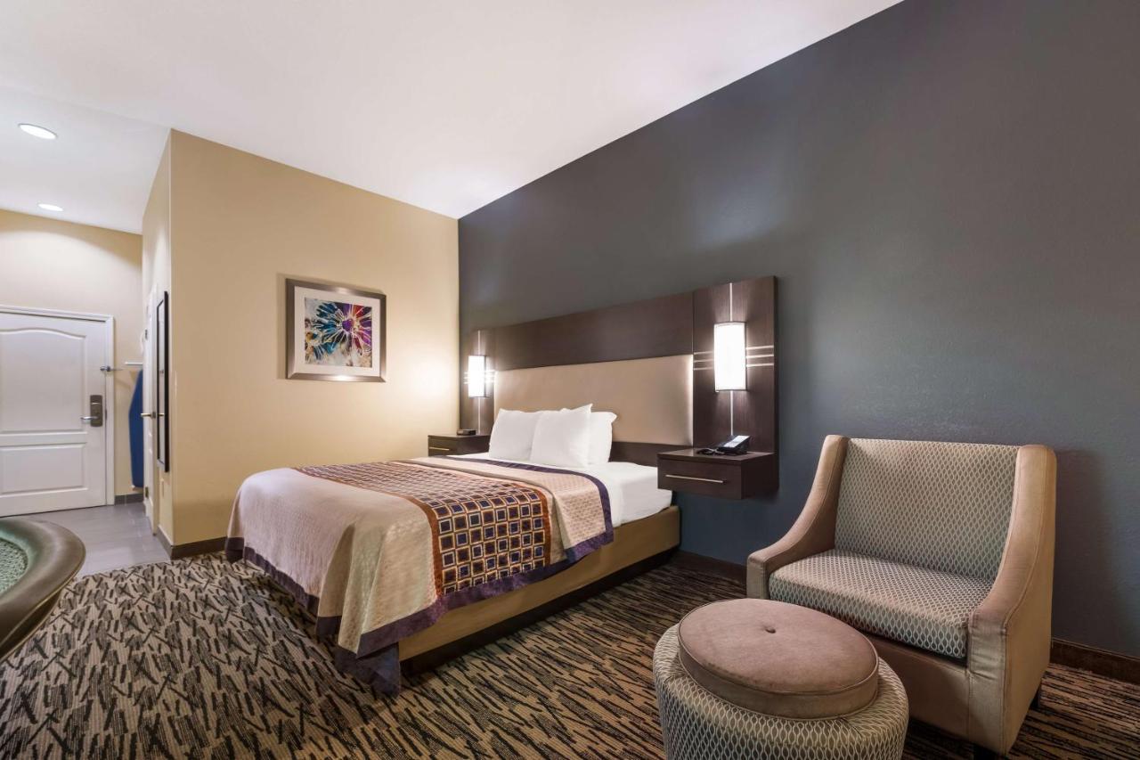 Best Western Bradbury Inn & Suites Пери Екстериор снимка