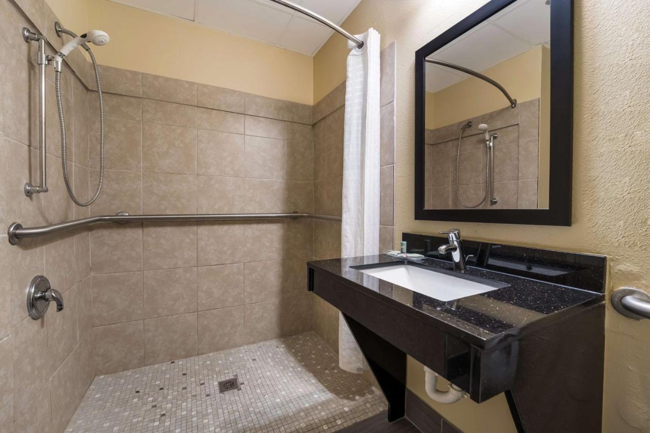 Best Western Bradbury Inn & Suites Пери Екстериор снимка