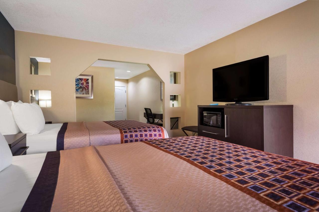 Best Western Bradbury Inn & Suites Пери Екстериор снимка