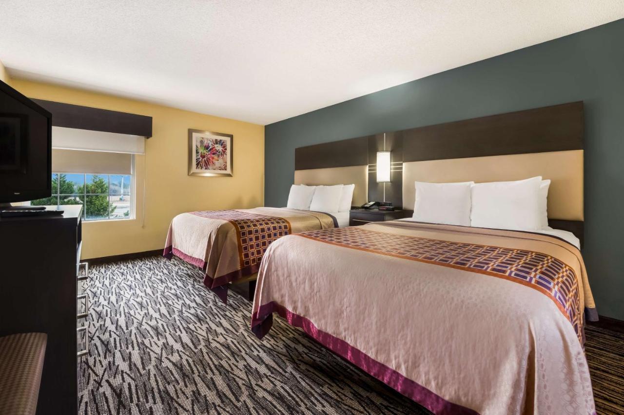 Best Western Bradbury Inn & Suites Пери Екстериор снимка