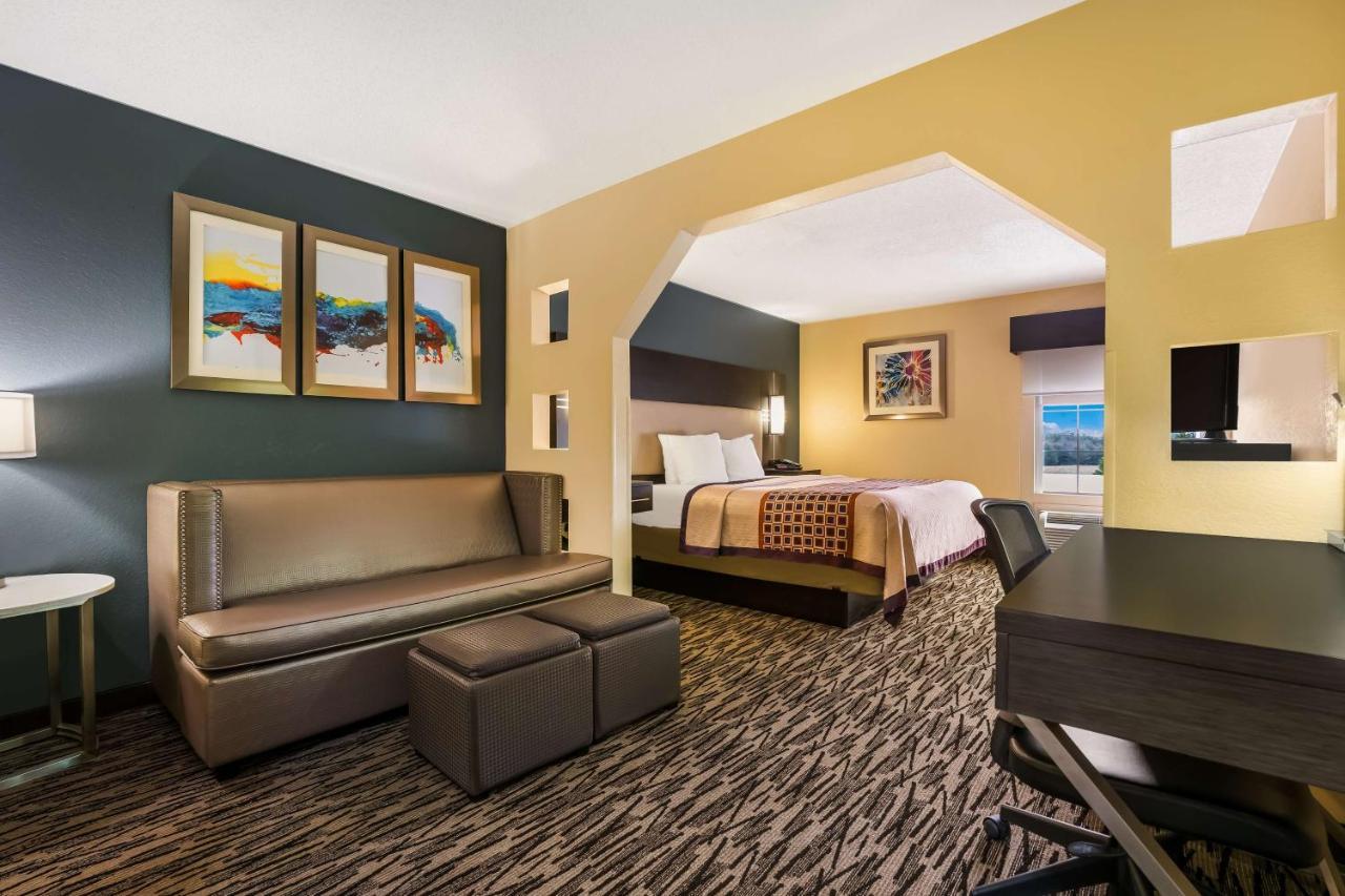 Best Western Bradbury Inn & Suites Пери Екстериор снимка