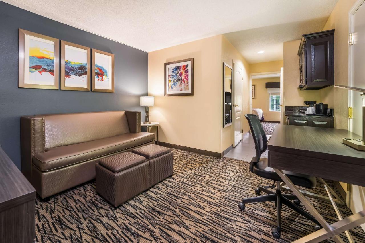 Best Western Bradbury Inn & Suites Пери Екстериор снимка