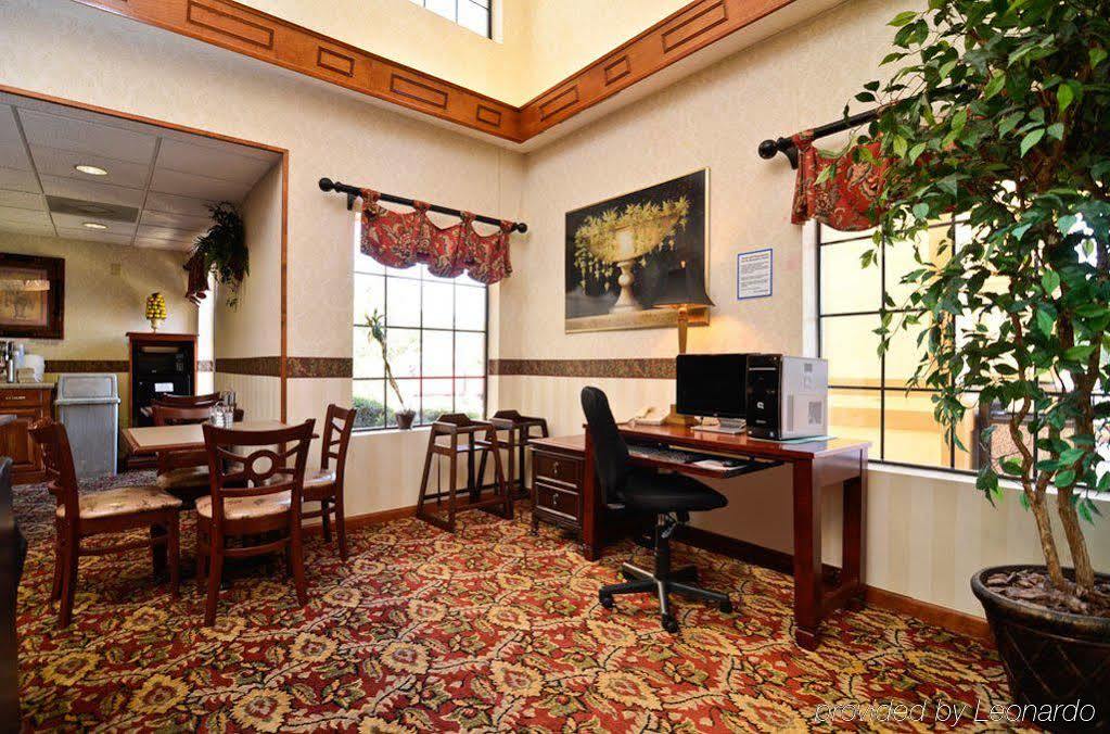 Best Western Bradbury Inn & Suites Пери Екстериор снимка