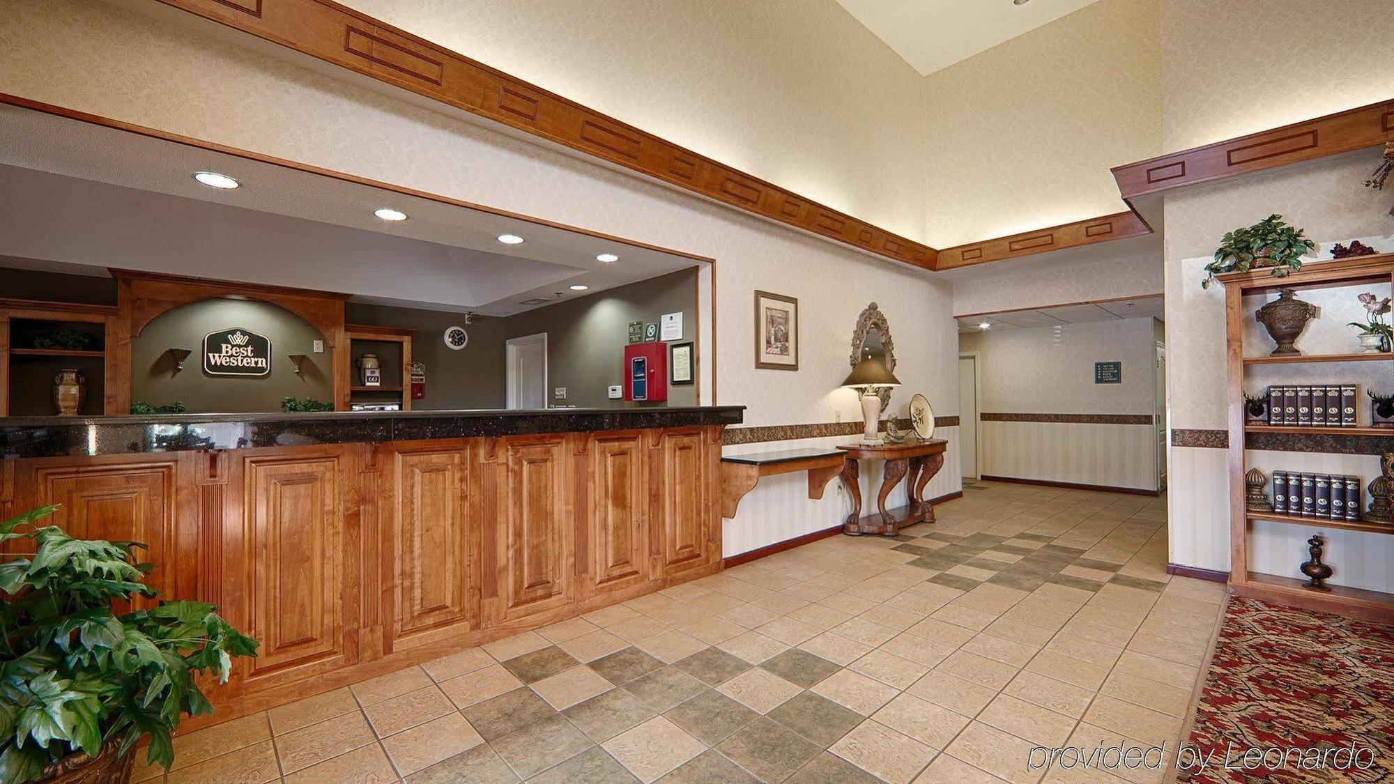 Best Western Bradbury Inn & Suites Пери Екстериор снимка