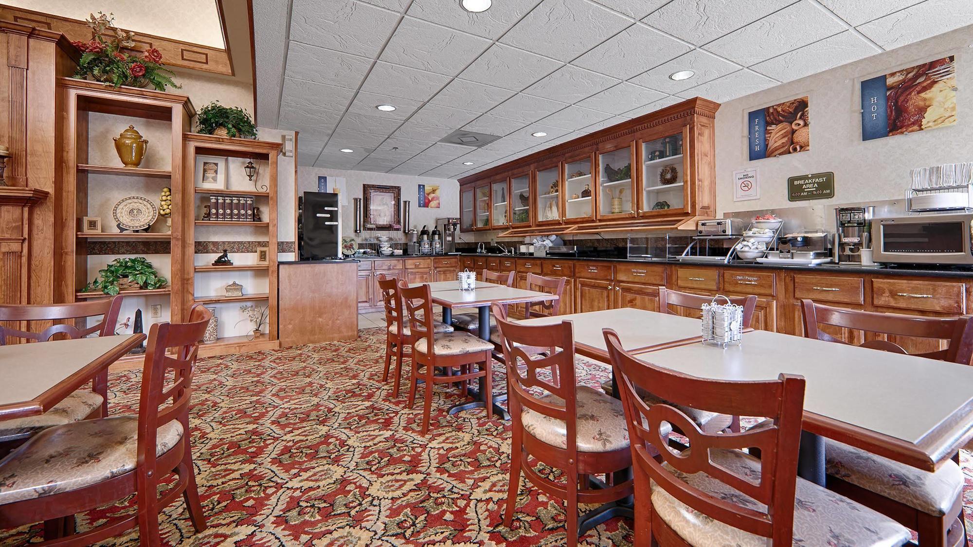 Best Western Bradbury Inn & Suites Пери Екстериор снимка