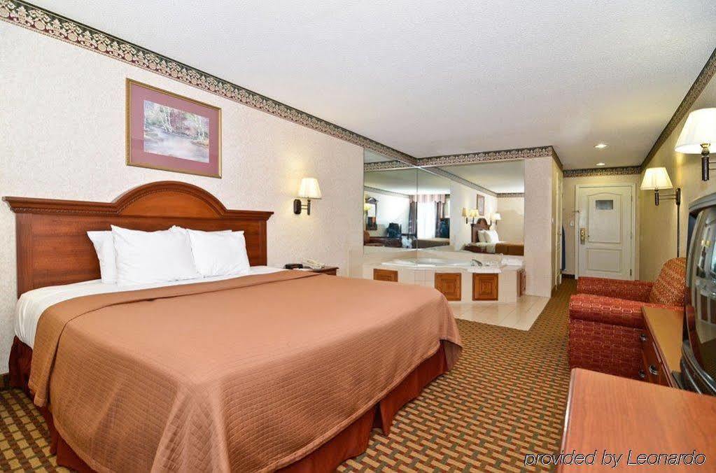 Best Western Bradbury Inn & Suites Пери Екстериор снимка
