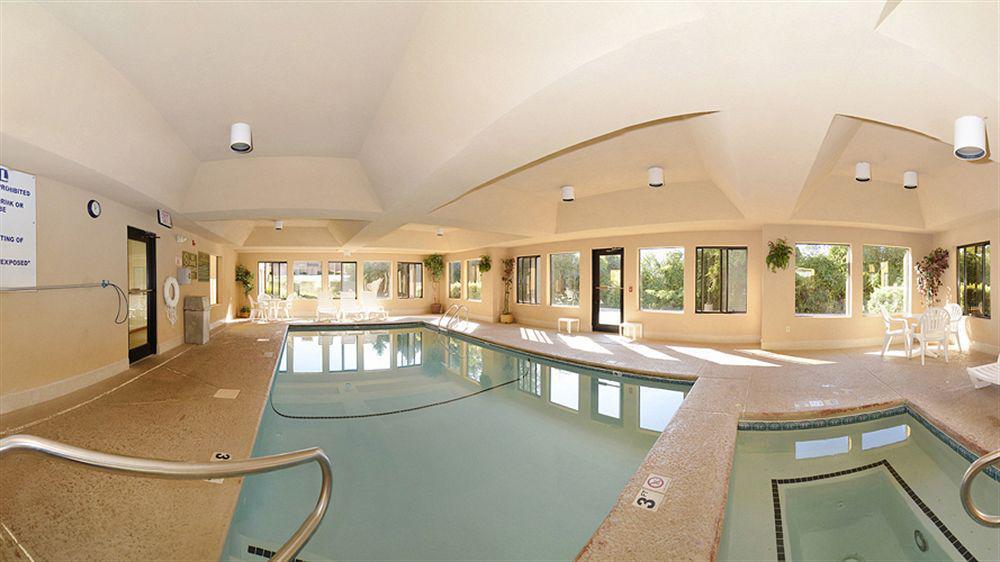 Best Western Bradbury Inn & Suites Пери Екстериор снимка