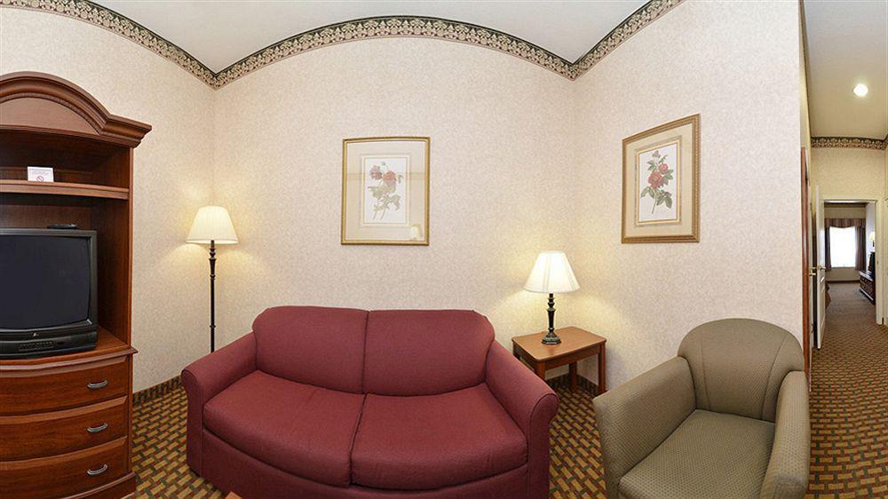 Best Western Bradbury Inn & Suites Пери Екстериор снимка