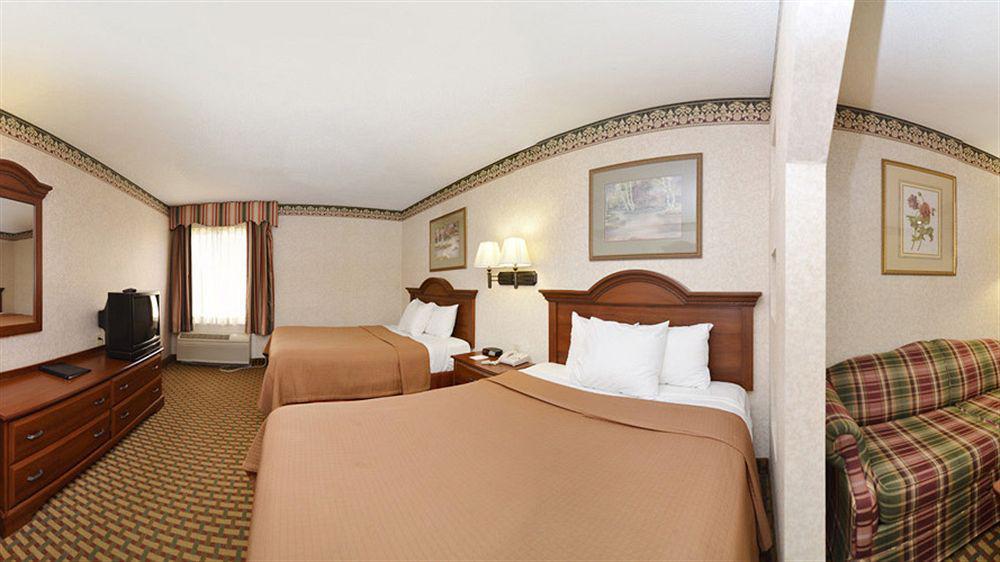 Best Western Bradbury Inn & Suites Пери Екстериор снимка