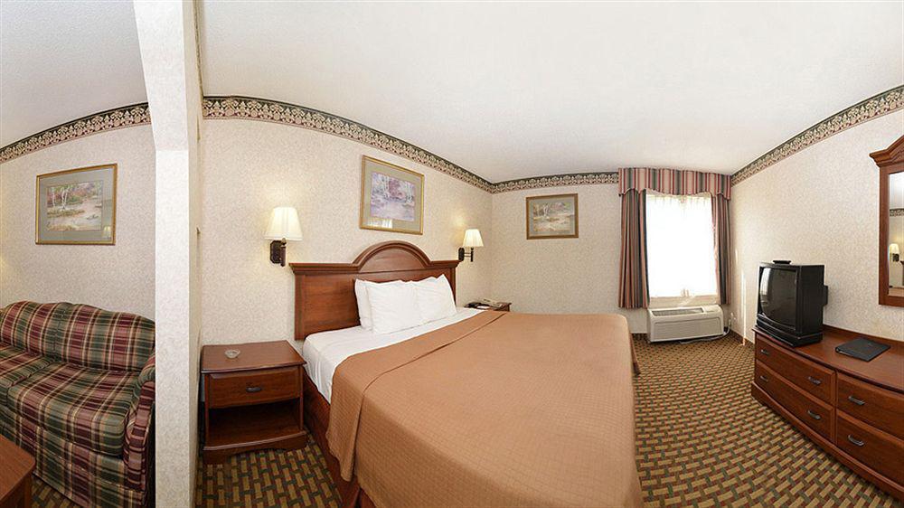 Best Western Bradbury Inn & Suites Пери Екстериор снимка